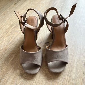 Target chunky woman’s heels! Size 7!